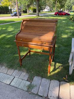 Vintage Solid Oak Roll Top Bankers Desk with 5 Drawers, 32w, 24 deep, 44 hi, super clean, $250