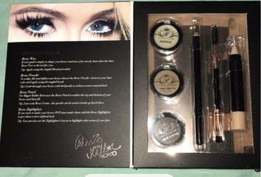 Paris Hilton brow set kit! Brand new! In Box!