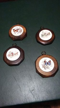 4 wall hangers