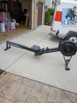 CONCEPT 2 ROWING MACHINE (LIKE NEW AND DELIVERY AVAILABLE TODAY)