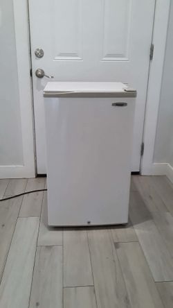 mini fridge 20 W x 18 L x 34 H inches