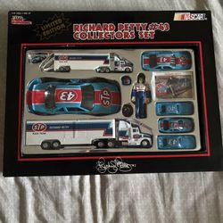 Racing Champions 1991 Richard Petty #43 Collectors Set Limited Edition Die-Cast NASCAR