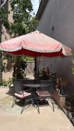 Study and beautiful patio furniture table , chairs and umbrella in perfect condition