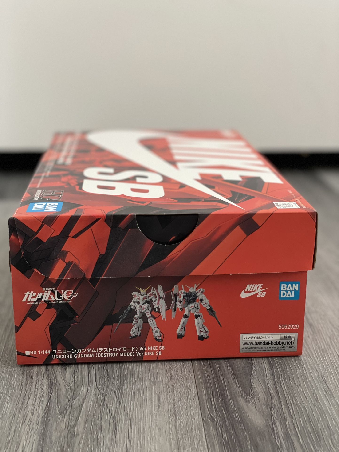 Bandai Gundam x Nike SB Unicorn Destroy Mode HG Model Kit Action