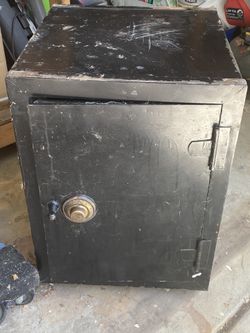 FREE!!! Old Style Combination Safe FREE!!