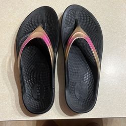 OOFOS Thongs - Women’s size 11/EU 42
