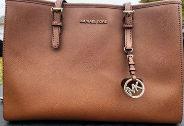 Mk purses like new !
