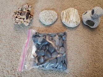 Aquarium decorations - Pebbles and rocks