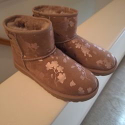 Brand New Uggs Size 7.5
