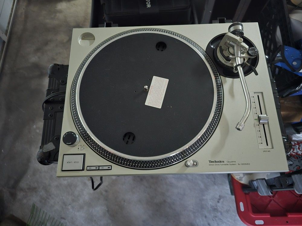 Technique 1200 Turntable