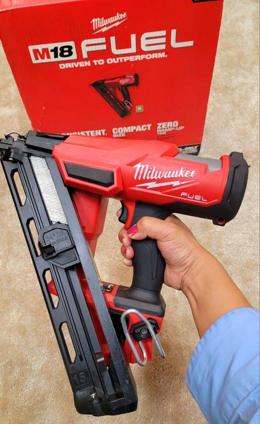 M18 FUEL 18-Volt Lithium-Ion Brushless Cordless Gen II 15-Gauge Angled Finish Nailer (Tool-Only)