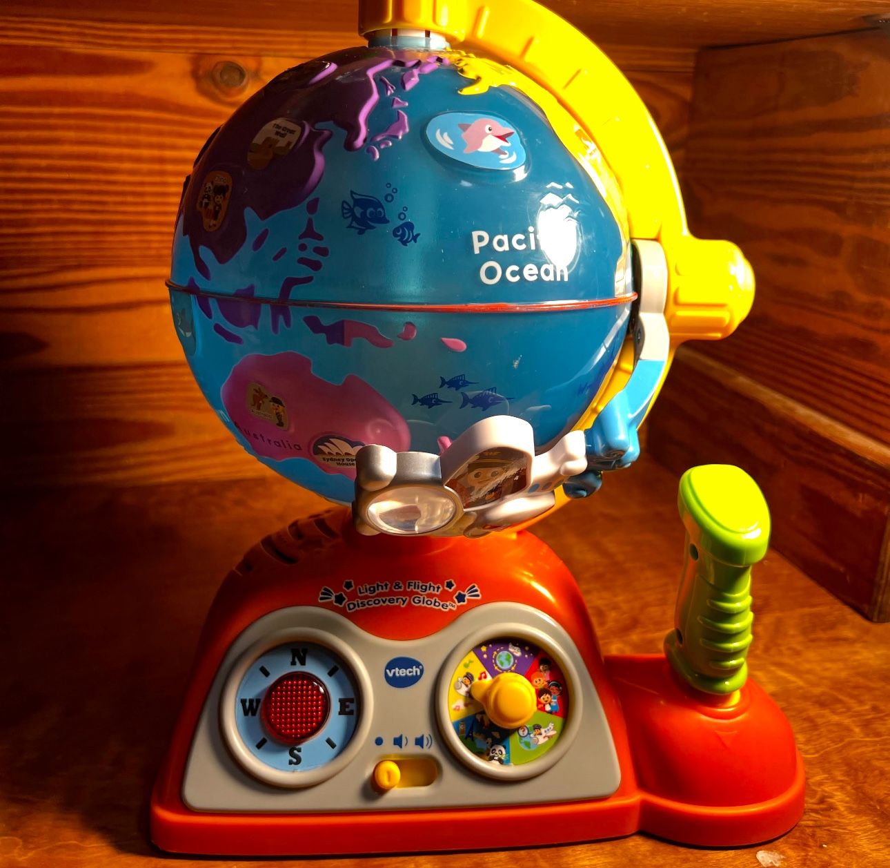 VTECH LIGHT AND FLIGHT DISCOVERY GLOBE -Talks-Lights Up-Learning Geography-WORKS