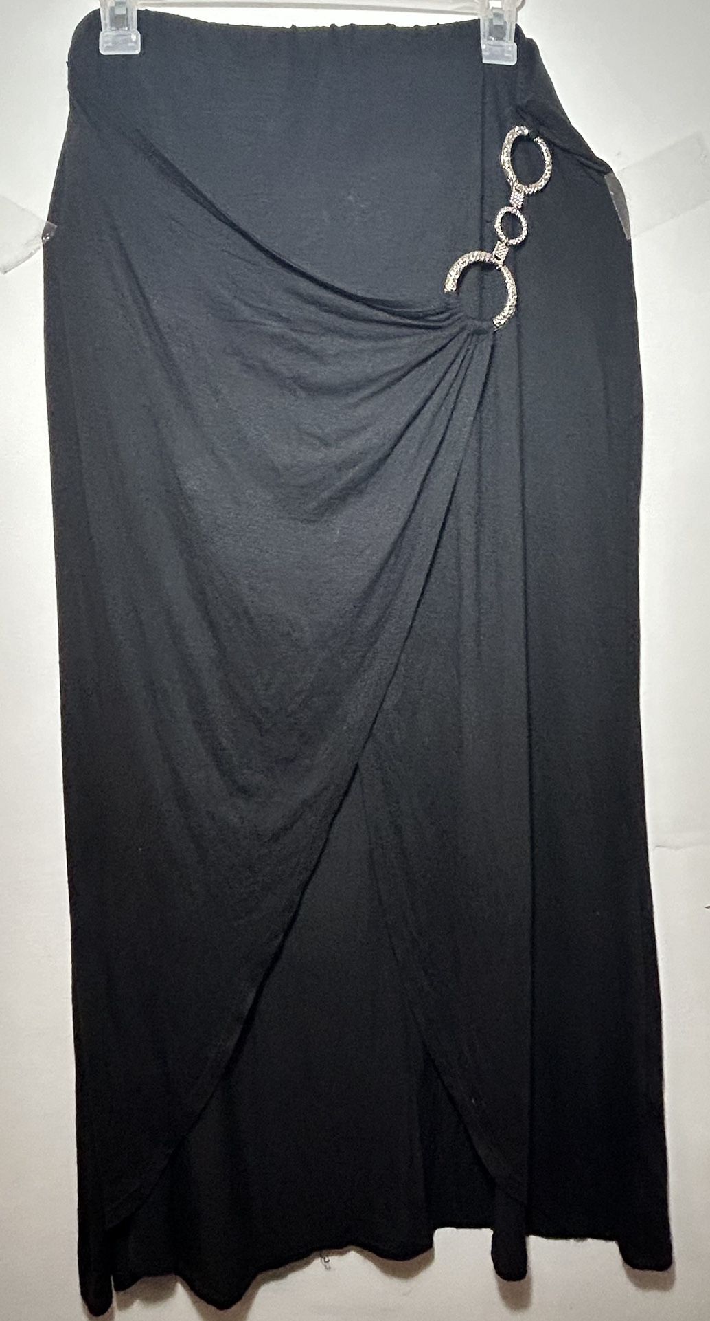 Women's stylish wrap skirt. Size L. $28.