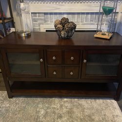 Raymour And Flanigan Tv Stand/cabinet