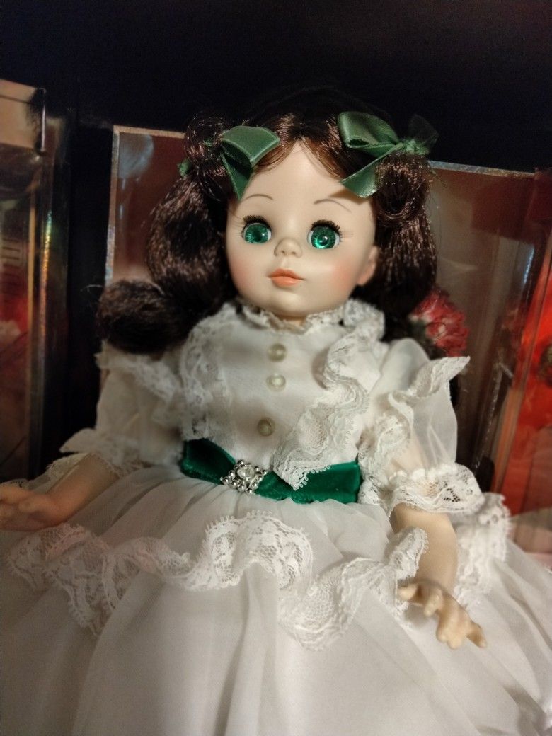 Madame Alexander Dolls Been In A Case Perfect It's Not The Real Small One Is The Medium Size Perfect