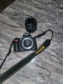 Nikon D40 DSLR Camera with 18-55mm Lens