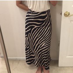 H&M animal print satin skirt. Fits xs