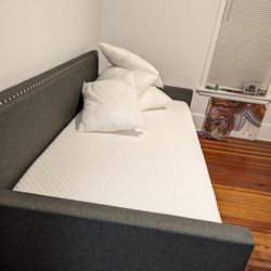 Day Bed With XL Premium Mattress 