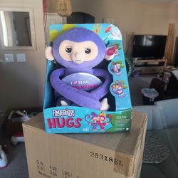 Fingerlings Hugs Interactive Monkey Plushie Kiki 