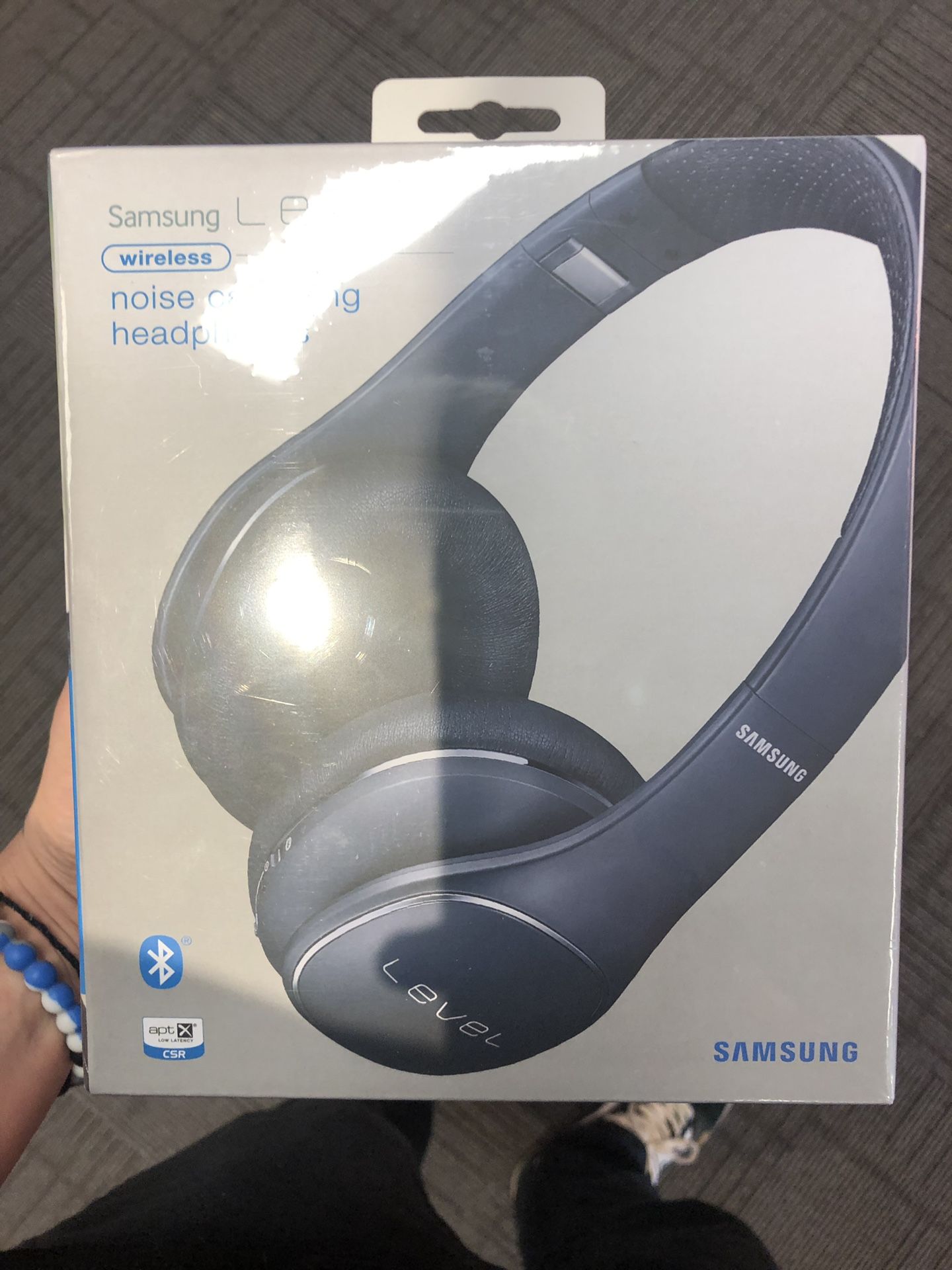Samsung noise cancelling Bluetooth headphones