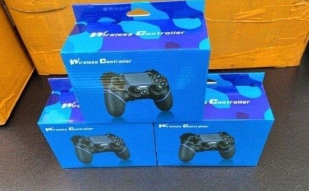 PC/PS4 BLUETOOTH WIRELESS CONTROLLERS 3FOR 25$ SPECIAL