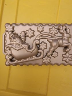 Nordic Ware Santa’s Sleigh Loaf Bake Pan 3D Christmas Mold 6 Cups EUC