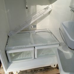 Fridge With Ice Maker 