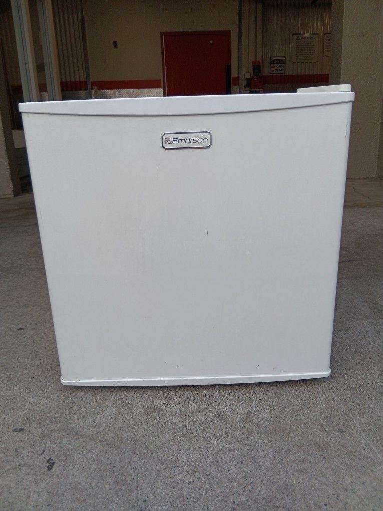 Emerson Mini Fridge