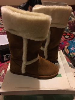 NEW SIZE 8 BOOTS