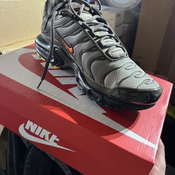 Nike Air Max Plus Baroque Brown Safety Orange 10.5