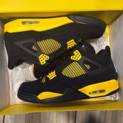 Jordan 4 Reverse Thunder