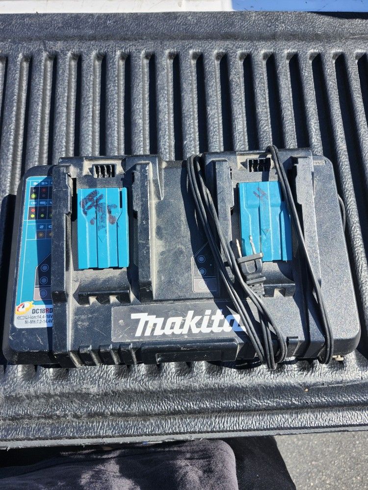 Makita Charger