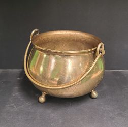 Beautiful Vintage Brass Footed Cauldrin Pot With Handle