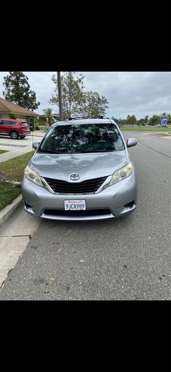 2012 Toyota Sienna