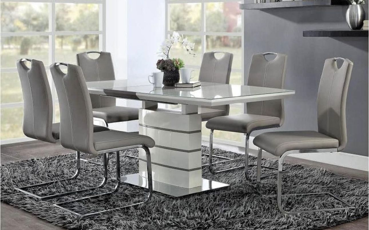 ALL WHITE DINING TABLE W/ WHITE GLASS top