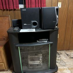 AIWA Stereo & speakers - Everything Pictured For $40.00