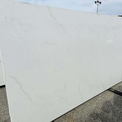 QUARTZ STONE SLABS SUPER JUMBO IN CALACATTA ALLURA 📏Each slabs cover  75.7 sq.ft, Thickness 3 cm 🔥Price $1049 per Slab🔥 