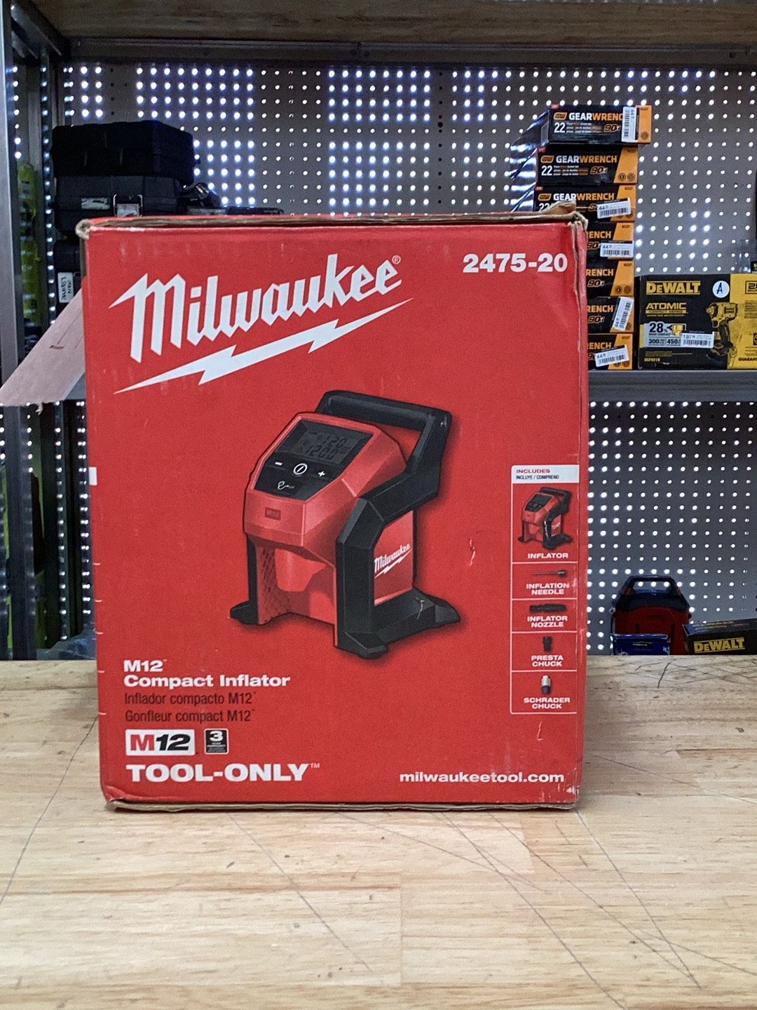 Milwaukee M12 12-Volt Lithium-Ion Cordless Electric Portable Inflator (Tool-Only)