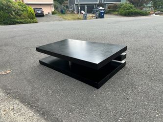 Modern style black coffee table 