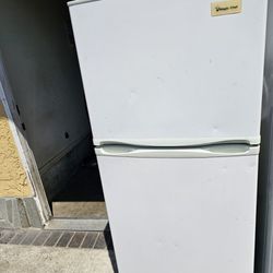 Refrigerator Magic Chef 💯 working Condition 