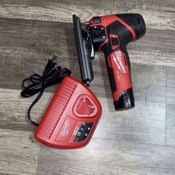 MILWAUKEE 12V FUEL BRUSHLESS JIG SAW WITH BATTERY AND CHARGER