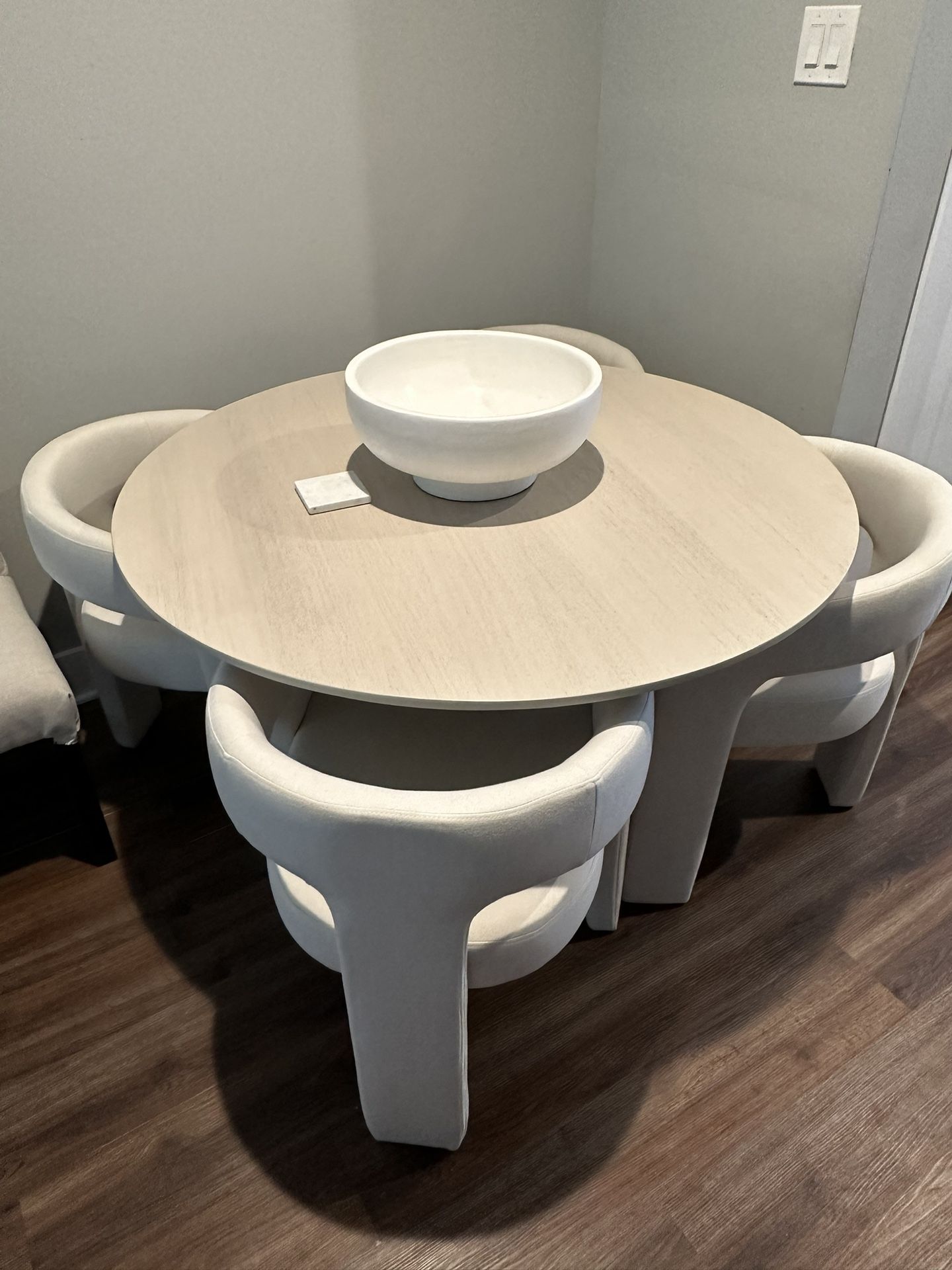 Lulu & Georgia Dining Room / Kitchen Table (like NEW!!)