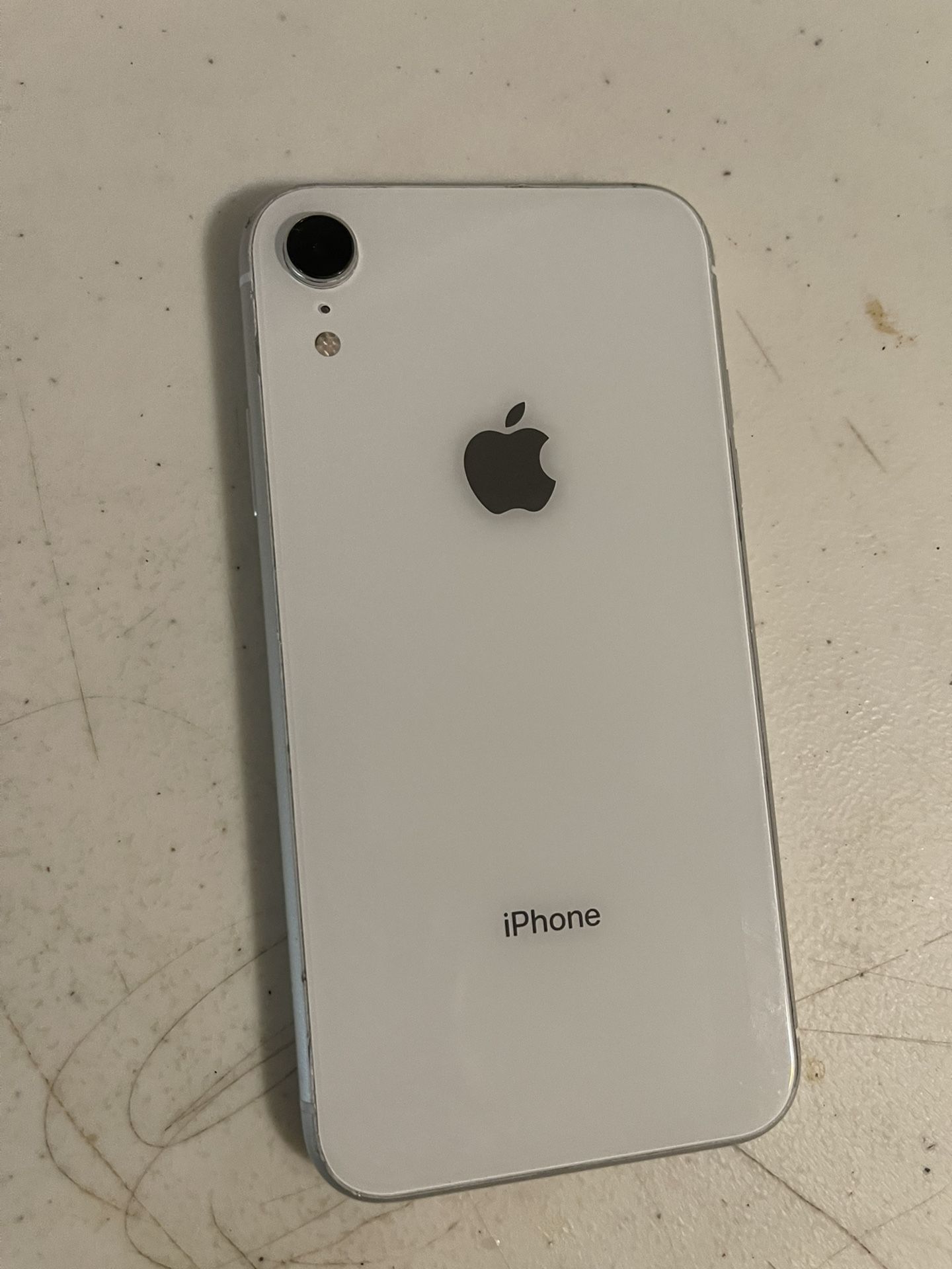 Apple iPhone XR 64 GB T-mobile By metro pc color white. Work very well. Perfect condition.