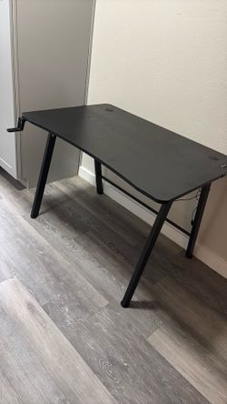Computer/gaming desk