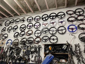 Many kinds of steering wheel