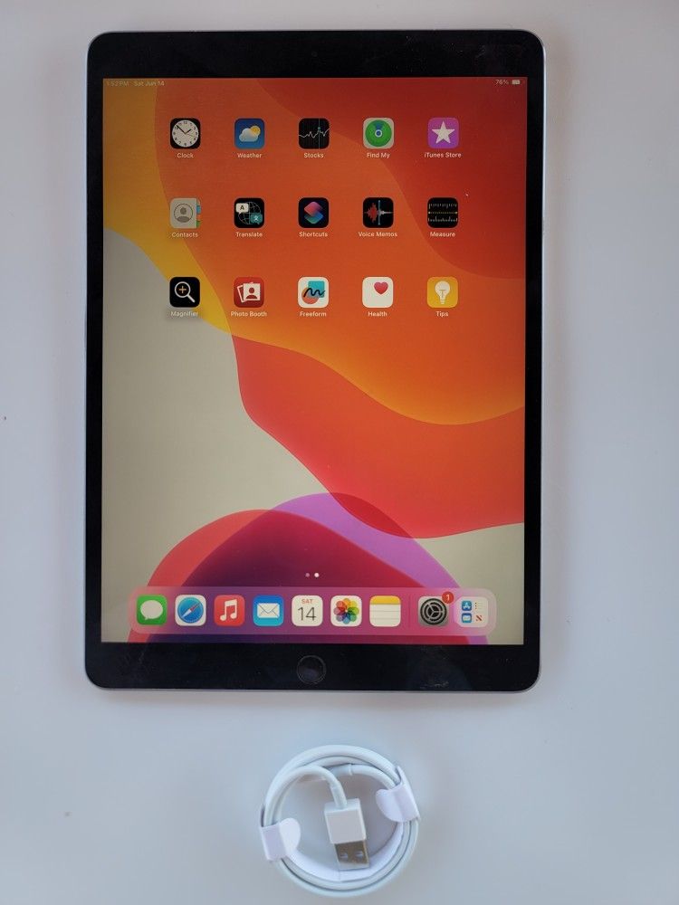 Apple iPad Pro 10.5" A1709 64GB GB Wi-Fi + 4G Unlocked Space Gray