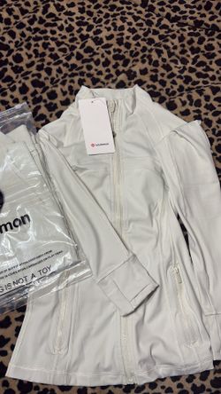 Lululemon define jacket size 4