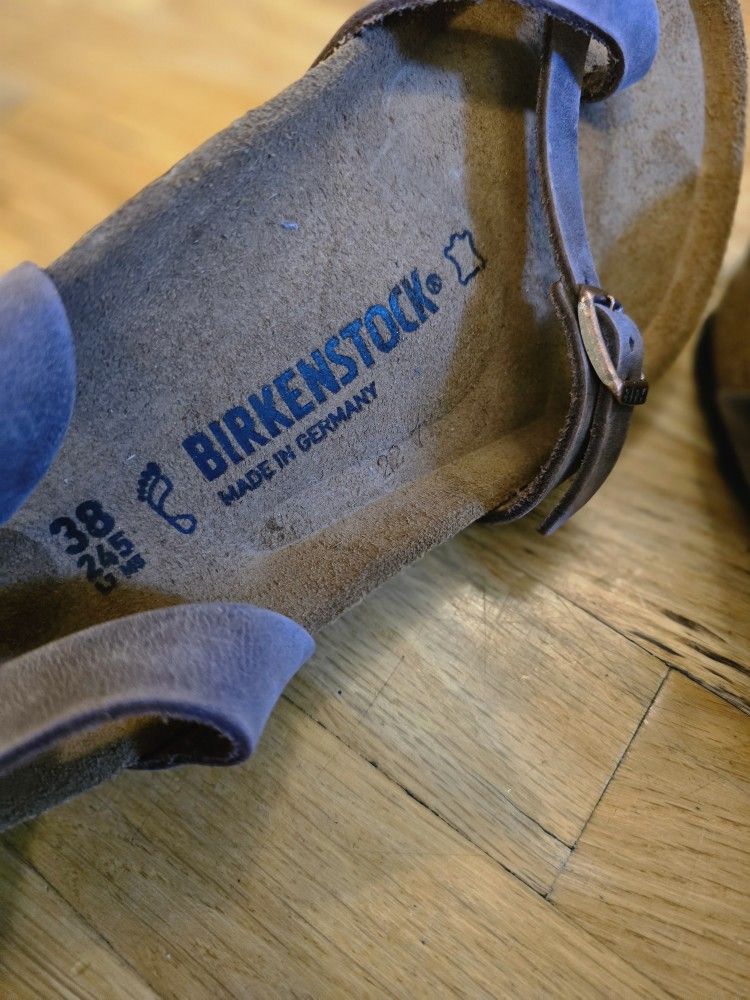 Birkenstock Yara Size 7