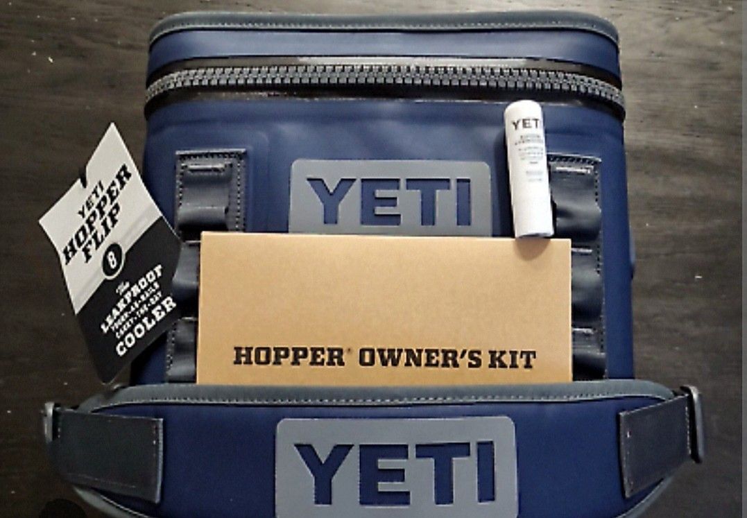 YETI HOPPER FLIP 8 NAVY (NEW w/ Tags)