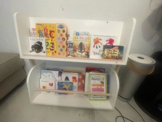 Kids bookshelves